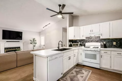 Kitchen - 3216 Heatherside Dr, Dublin, OH 43017 photo 3 of 3