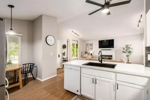 Kitchen - 3216 Heatherside Dr, Dublin, OH 43017 photo 2 of 3