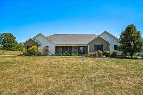 980 Newport Dr, Zanesville, OH 43701