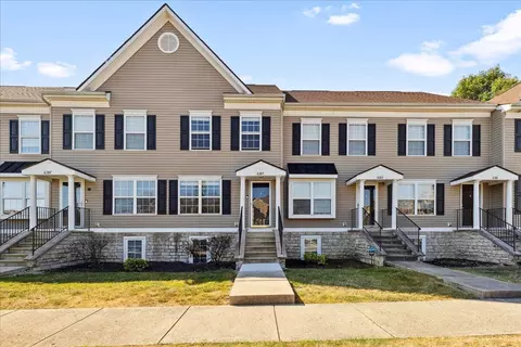 6385 Nottinghill Trail Dr #1, Canal Winchester, OH 43110
