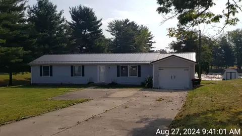 940 Locust Lake Cir, Zanesville, OH 43701