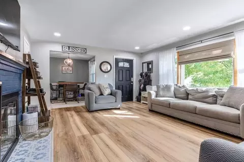 Living - 1762 Wacker Dr, Lancaster, OH 43130 photo 2 of 2