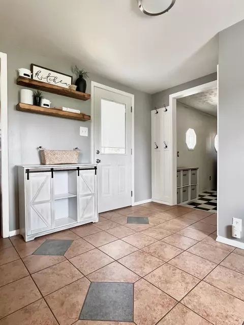 4941 E County Line Rd, Springfield, OH 45502 photo 10