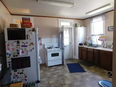 706 3rd St, Logan, OH 43138 photo 4