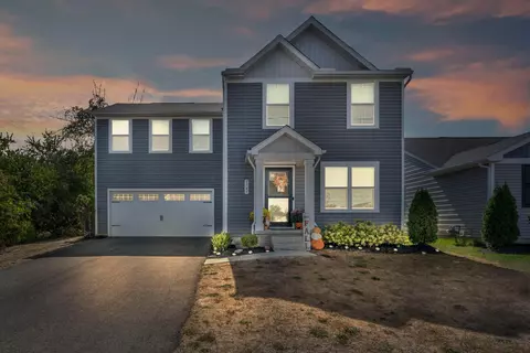 3741 Alkire Lakes Dr, Grove City, OH 43123