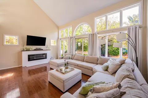 6100 Glenbarr Pl, Dublin, OH 43017