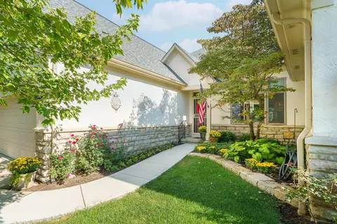 1934 Marblecliff Crossing Ct, Columbus, OH 43204