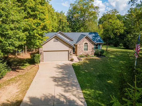 702 Daffodil Dr, Howard, OH 43028