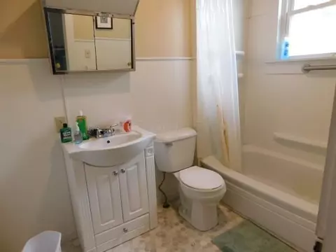 726 E Front St, Logan, OH 43138 photo 9