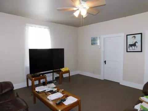 726 E Front St, Logan, OH 43138 photo 7