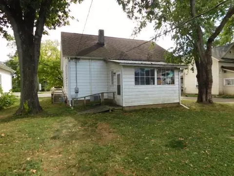 726 E Front St, Logan, OH 43138 photo 2