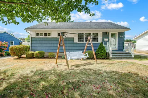 25 Hazel Ave, Zanesville, OH 43701