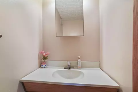Bath - 3512 Kerry Ct, Columbus, OH 43221 photo 3 of 3