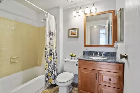 Bath - 3512 Kerry Ct, Columbus, OH 43221 photo 2 of 3