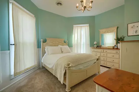 Bedroom - 327 Pearl St, Jackson, OH 45640 photo 4 of 7