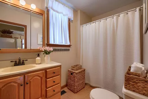 Bath - 327 Pearl St, Jackson, OH 45640 photo 5 of 5