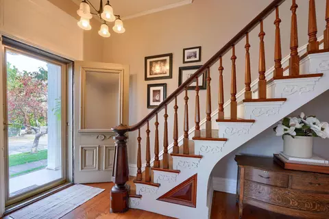 Entry Way - 327 Pearl St, Jackson, OH 45640 photo 1 of 4
