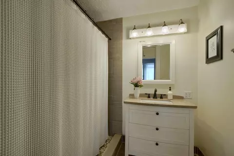 Bath - 327 Pearl St, Jackson, OH 45640 photo 2 of 5