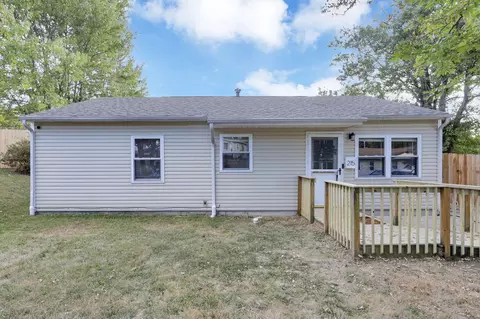 215 Sunset Dr S, Johnstown, OH 43031