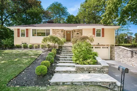 1077 Wyandotte Rd, Columbus, OH 43212