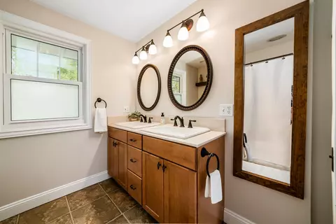 186 E Pacemont Rd, Columbus, OH 43202 photo 32