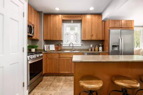 186 E Pacemont Rd, Columbus, OH 43202 photo 23