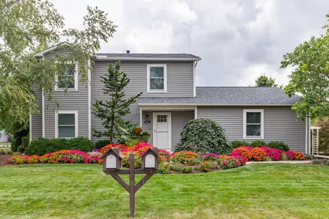 211 W Old Powell Rd, Powell, OH 43065