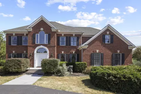 80 Waters Edge Dr, Hebron, OH 43025