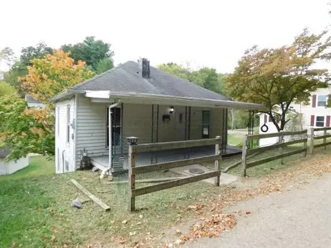 685 N Walnut St, Logan, OH 43138