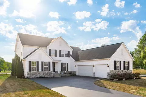 100 Whittington Pl, Pataskala, OH 43062