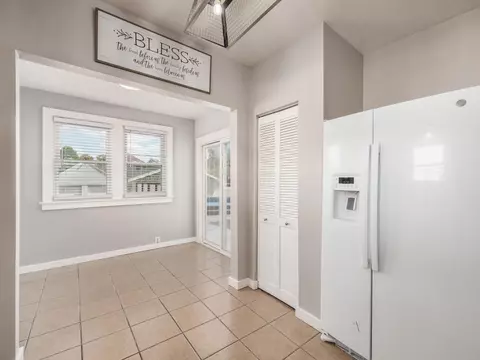 Entry Way - 604 Windsor St, Marion, OH 43302 photo 2 of 2