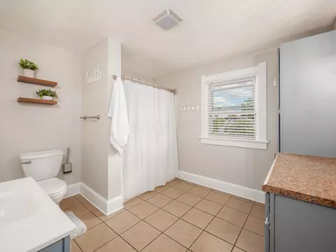 Bath - 604 Windsor St, Marion, OH 43302 photo 1 of 2