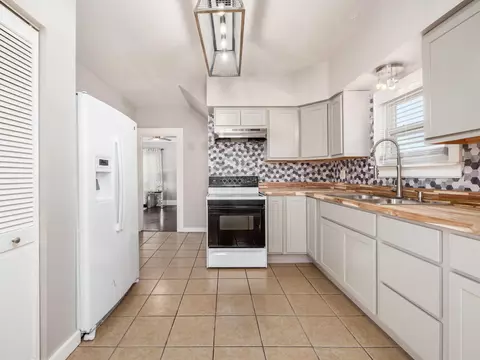 Kitchen - 604 Windsor St, Marion, OH 43302 photo 1 of 4