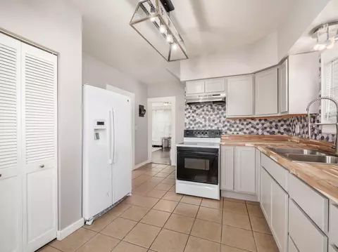 Kitchen - 604 Windsor St, Marion, OH 43302 photo 2 of 4