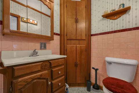 Bath - 704 Park St, Prospect, OH 43342 photo 1 of 2