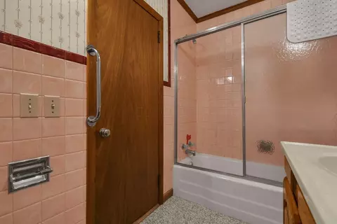 Bath - 704 Park St, Prospect, OH 43342 photo 2 of 2