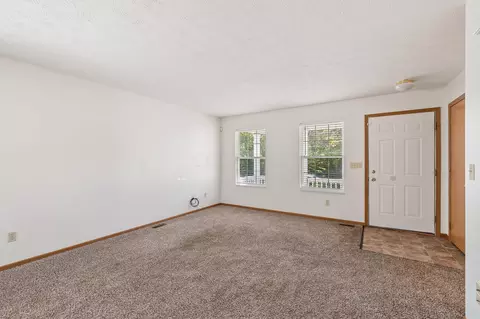 Living - 219 E Arch St, Mansfield, OH 44902 photo 2 of 3