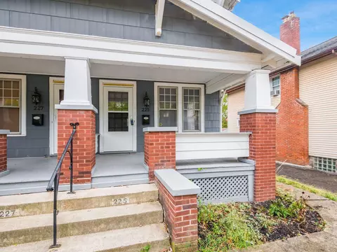 225-227 E Como Ave, Columbus, OH 43202 photo 4