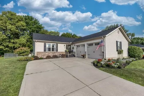 2451 Beverly Hills Dr, Lancaster, OH 43130