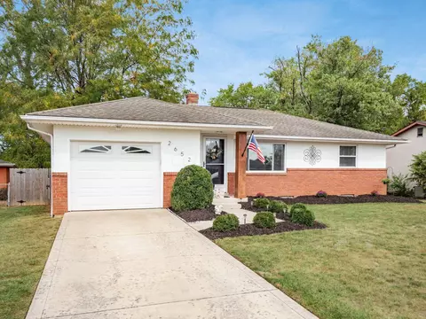 2652 Queensway Dr, Grove City, OH 43123