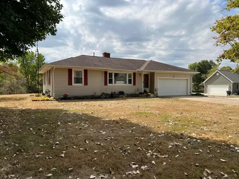 2161 Rainbow Dr NE, Lancaster, OH 43130