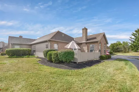 5789 Willow Lake Dr, Grove City, OH 43123