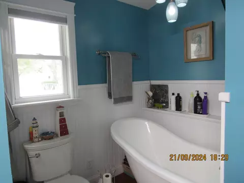 Bath - 2380 Kingston Pike, Circleville, OH 43113 photo 2 of 5