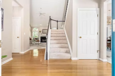 Entry Way - 5596 Caplestone Ln, Dublin, OH 43017 photo 2 of 4