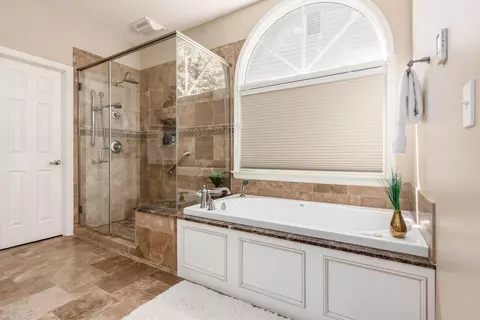 Bath - 5596 Caplestone Ln, Dublin, OH 43017 photo 2 of 5