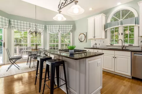 Kitchen - 5596 Caplestone Ln, Dublin, OH 43017 photo 5 of 7