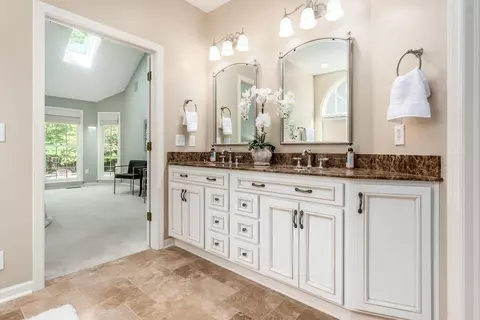 Bath - 5596 Caplestone Ln, Dublin, OH 43017 photo 1 of 5
