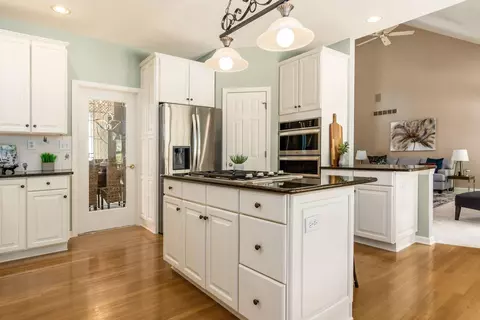 Kitchen - 5596 Caplestone Ln, Dublin, OH 43017 photo 1 of 7