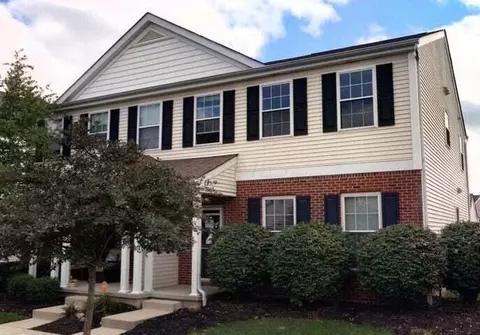 4688 Trumhall Dr, Grove City, OH 43123