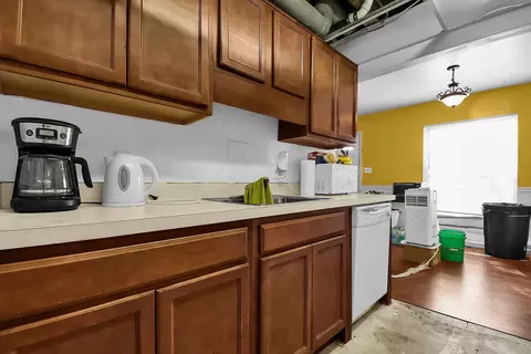 Kitchen - 124 E Beacon Run, Columbus, OH 43228 photo 3 of 3